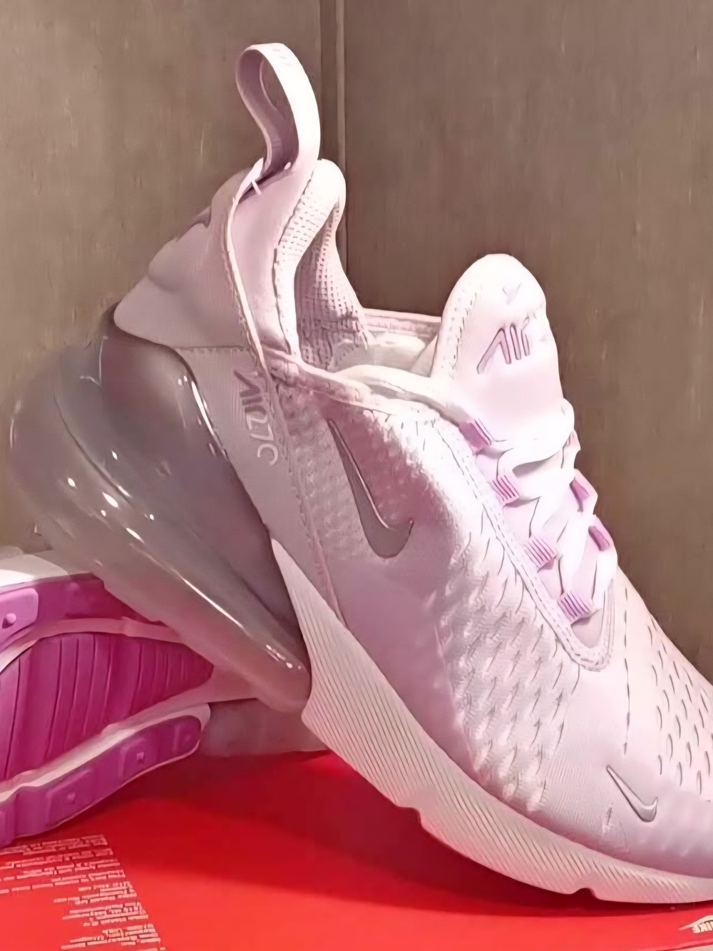 Nike Air Max 270 Kids Grade School size 7Y
